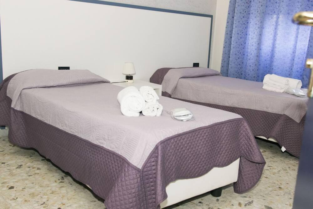 Alex & Lorenz Hotel Torvaianica Ruang foto