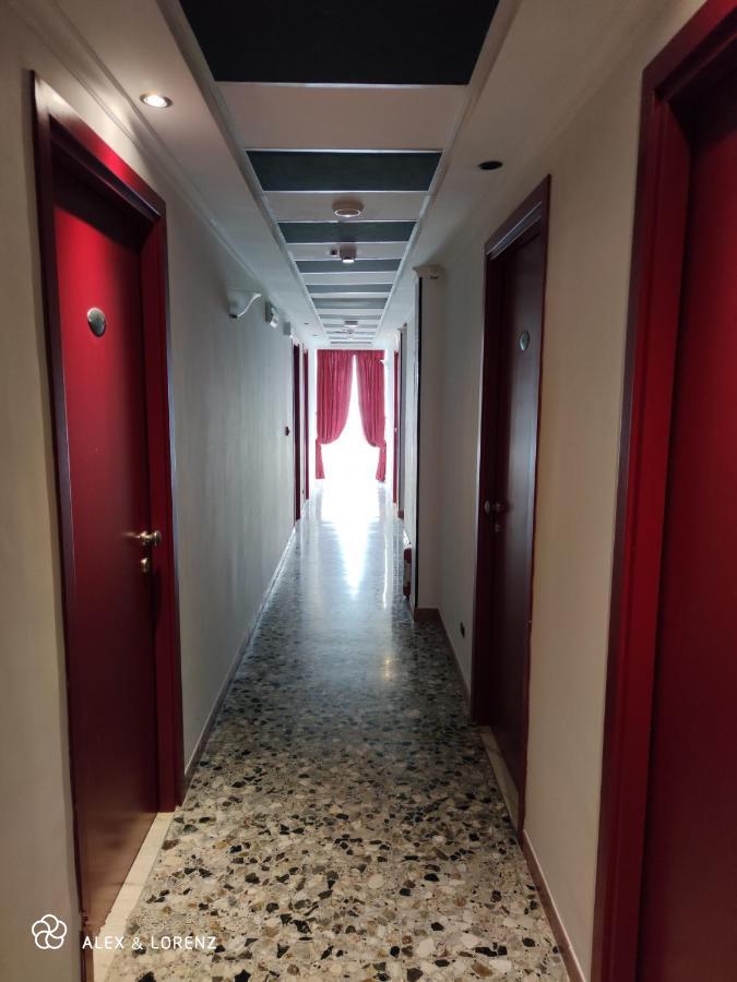 Alex & Lorenz Hotel Torvaianica Bagian luar foto