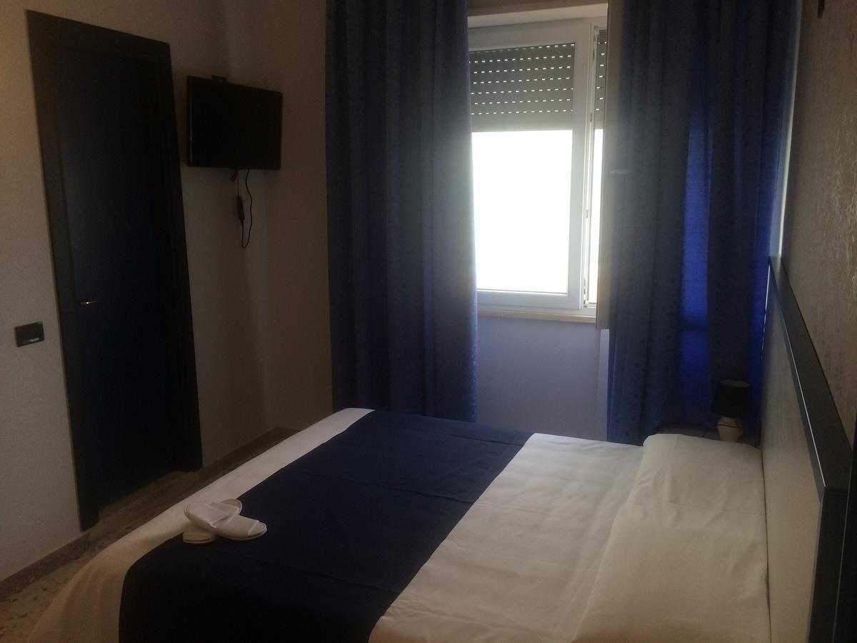 Alex & Lorenz Hotel Torvaianica Bagian luar foto
