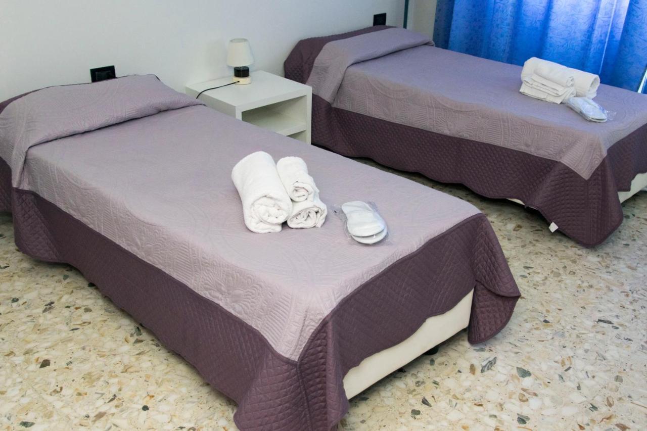 Alex & Lorenz Hotel Torvaianica Bagian luar foto